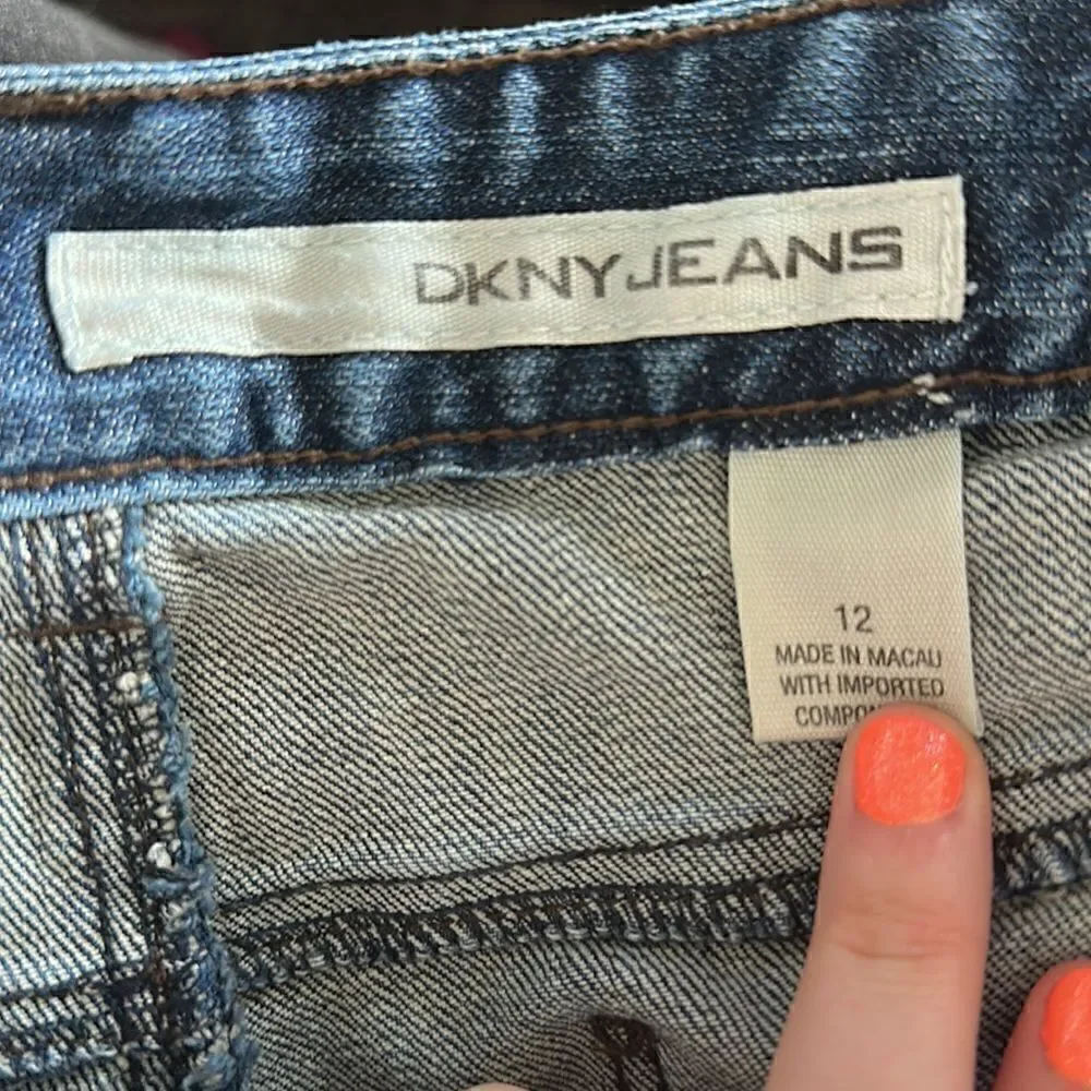EUC DKNY Jeans Women’s Capris
